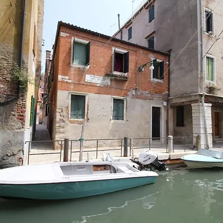 Veneziacentopercento Arsenale Apartment Venice